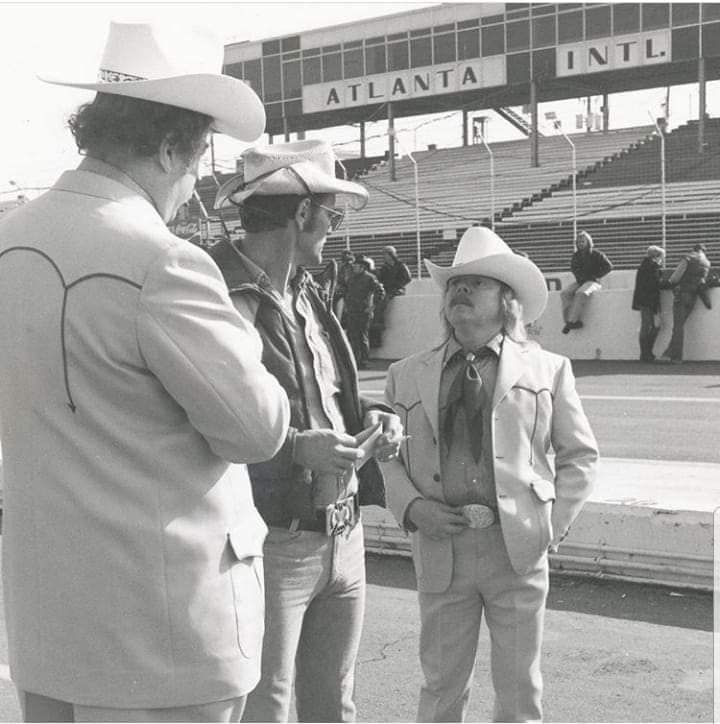 Smokey and the Bandit movie behind the scenes - Jerry Reed with Big and Little Enos Burdette.