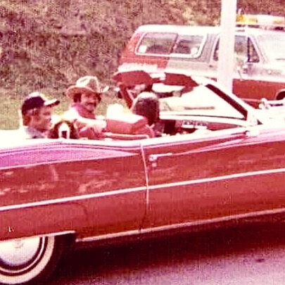 Smokey and the Bandit movie behind the scenes - Burt Reynolds, Sally Field and Jerry Reed in red Cadillac.